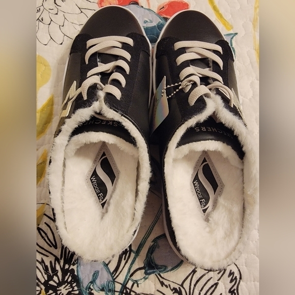 NWT Skechers Ladies Street Slip On Sneakers - Picture 7 of 9